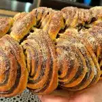 Rosca caseira muito bonita, fofinha e gostosa, um pão trançado perfeito para acompanhar o seu café 1 Rosca caseira