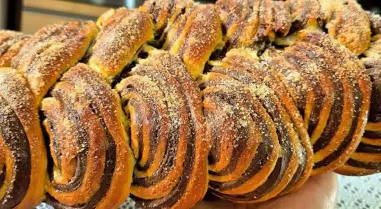 Rosca caseira muito bonita, fofinha e gostosa, um pão trançado perfeito para acompanhar o seu café 2 Rosca caseira
