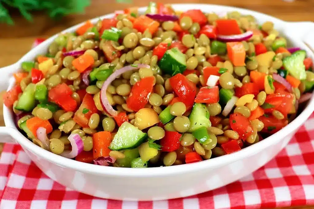 Salada de lentilha colorida e super bem temperada, um acompanhamento leve e saudável 4 Salada de lentilha colorida