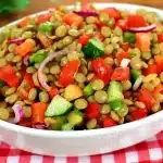 Salada de lentilha colorida e super bem temperada, um acompanhamento leve e saudável 1 Salada de lentilha colorida