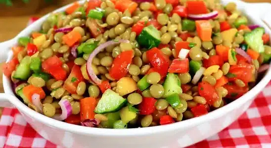 Salada de lentilha colorida e super bem temperada, um acompanhamento leve e saudável 2 Salada de lentilha colorida