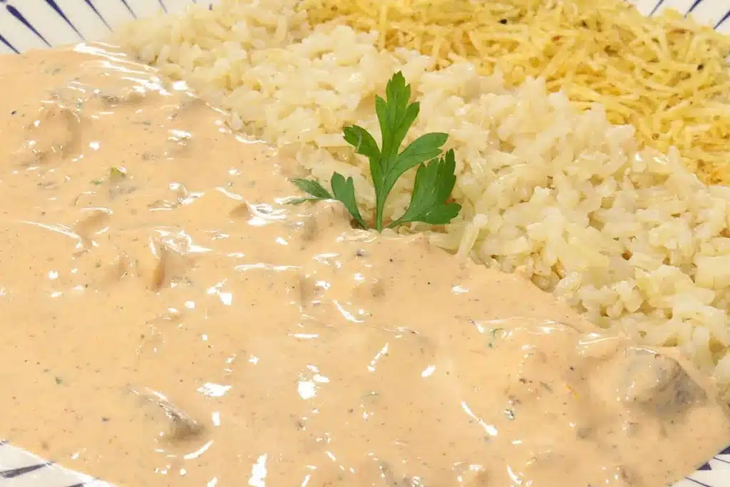 Strogonoff de carne cremoso e suculento, uma refeição rápida com qualidade de restaurante 4 Strogonoff de carne