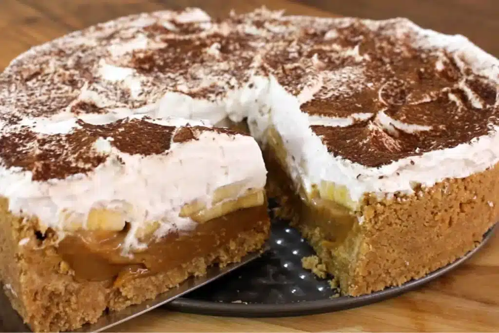 Torta banoffee com camadas generosas de banana, doce de leite cremoso e chantilly 4 Torta banoffee