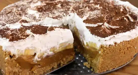 Torta banoffee com camadas generosas de banana, doce de leite cremoso e chantilly 4 Torta banoffee