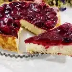Torta de iogurte com frutas vermelhas bem cremosa e refrescante, uma sobremesa elegante 1 Torta de iogurte