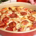 Torta de calabresa com tomate bem fofinha, rápida e saborosa, para o seu lanche da noite com a família 2 Torta de calabresa com tomate