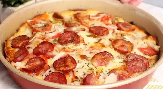 Torta de calabresa com tomate bem fofinha, rápida e saborosa, para o seu lanche da noite com a família 4 Torta de calabresa com tomate