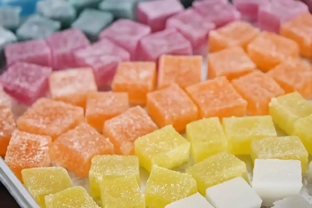 Bala de gelatina caseira gostosa, simples e rápida, para surpreender e alegrar as crianças 4 Bala de gelatina