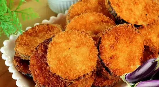 Berinjela à milanesa crocante por fora, macia por dentro e bem sequinha, um acompanhamento incrível 1 Berinjela à milanesa