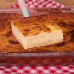Bolo mole na travessa
