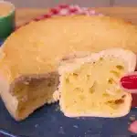 Bolo pão de queijo de liquidificador bem fofinho, prático e saboroso, para servir na hora do lanche 1 Bolo pão de queijo