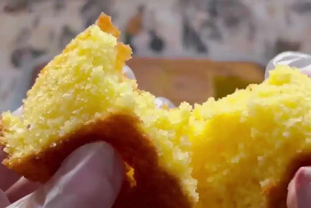 Bolo grande sem farinha de trigo feito com fubá e suco de laranja, muito fofinho e saboroso 4 Bolo grande sem farinha de trigo