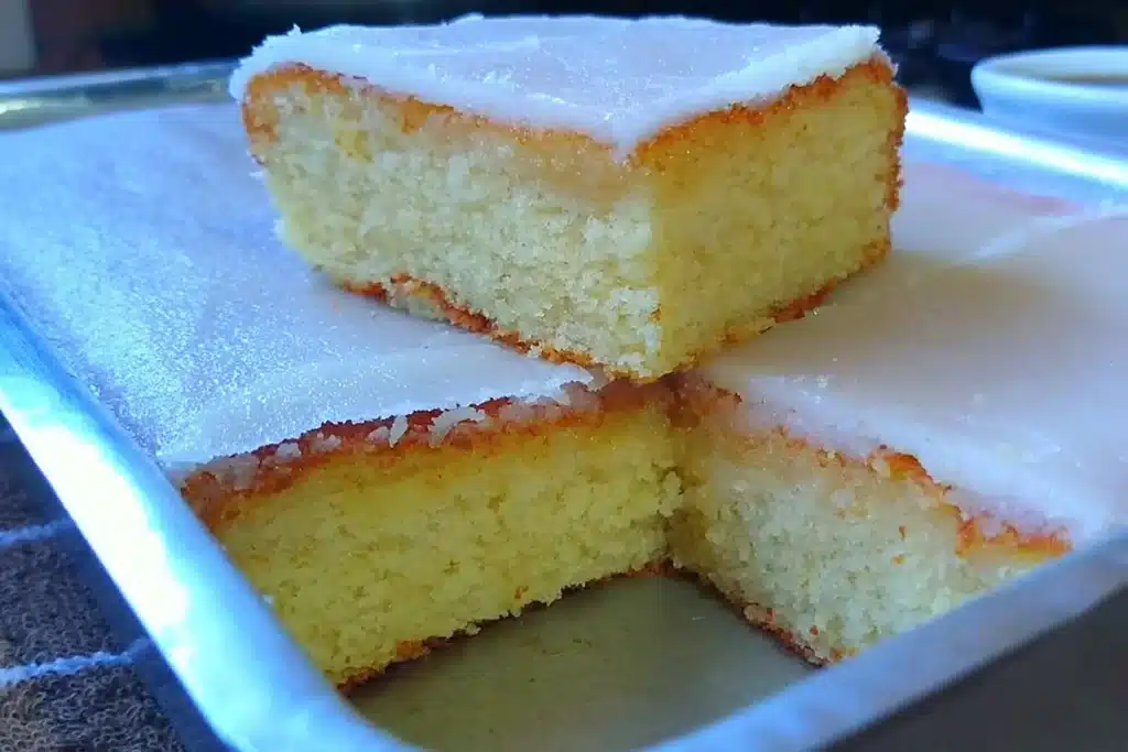 Bolo Maria Luiza feito de um jeito tradicional, bem macio e fofinho, ideal para o seu café da tarde 4 Bolo Maria Luiza