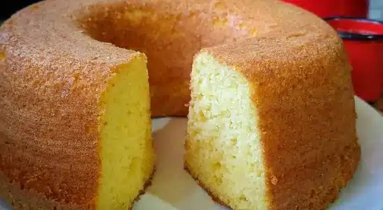 Bolo sem leite muito fofinho e econômico, uma delícia caseira perfeita para o café da manhã 4 Bolo sem leite