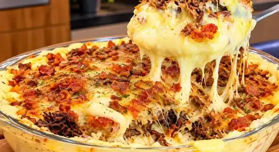 Carne com purê de batata feito na panela de pressão: um almoço rápido, fácil e super gostoso 3 Carne com purê de batata