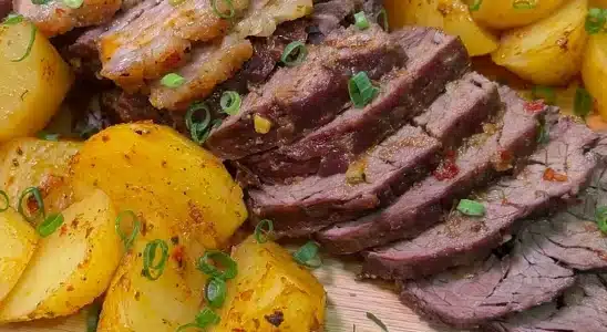 Carne assada com batata utilizando fraldinha bem temperada no forno, um prato divino 1 Carne assada com batata