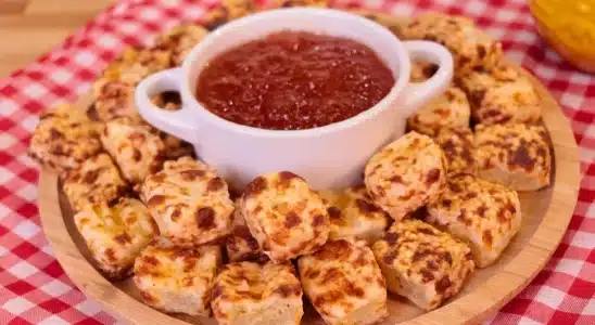 Dadinho de tapioca na air fryer crocante por fora e muito macio por dentro, ideal para o lanche 1 Dadinho de tapioca