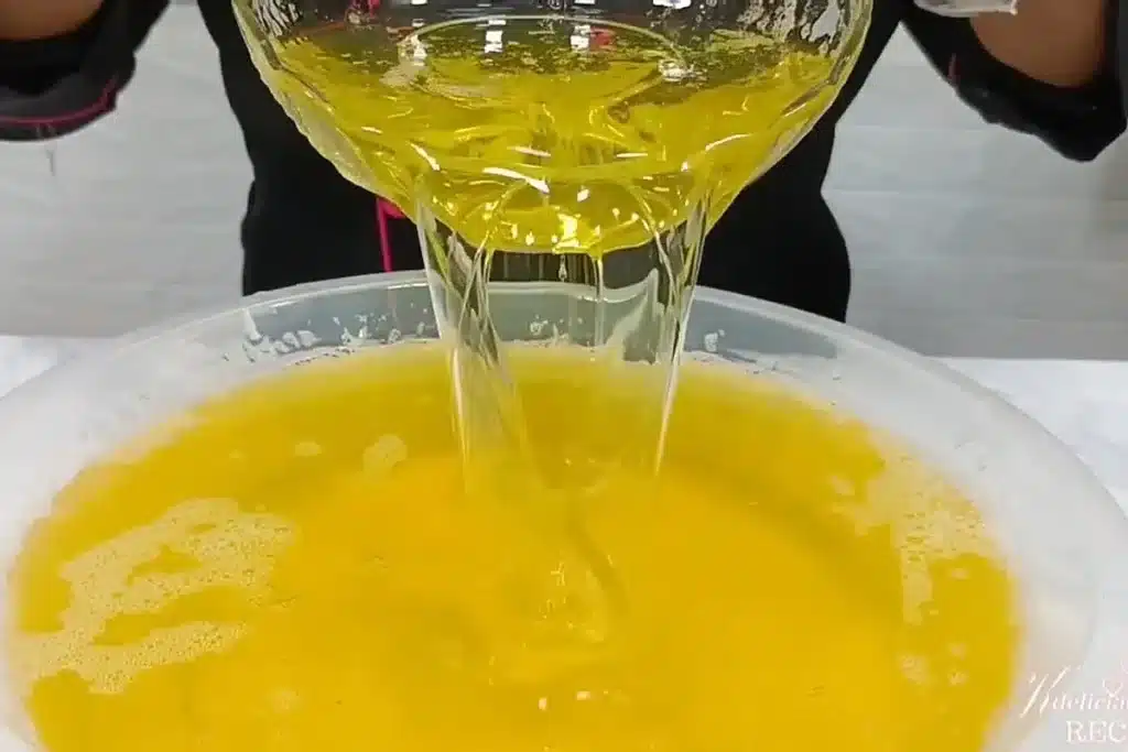 Detergente caseiro super potente que rende cinco litros de produto e limpa a sua louça facilmente 4 Detergente caseiro
