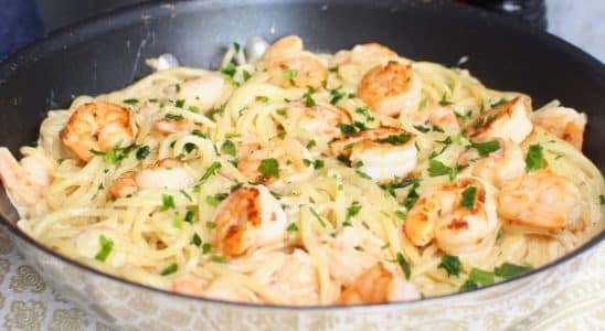Macarrão com molho de camarão