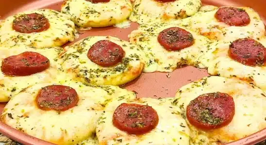 Mini pizza de festa com massa leve que rende muito, um lanche econômico que todos vão amar 3 Mini pizza de festa