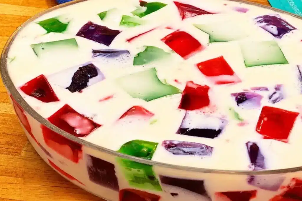 Mosaico de gelatina tradicional super colorido e cremoso, uma sobremesa linda que todo mundo adora 4 Mosaico de gelatina