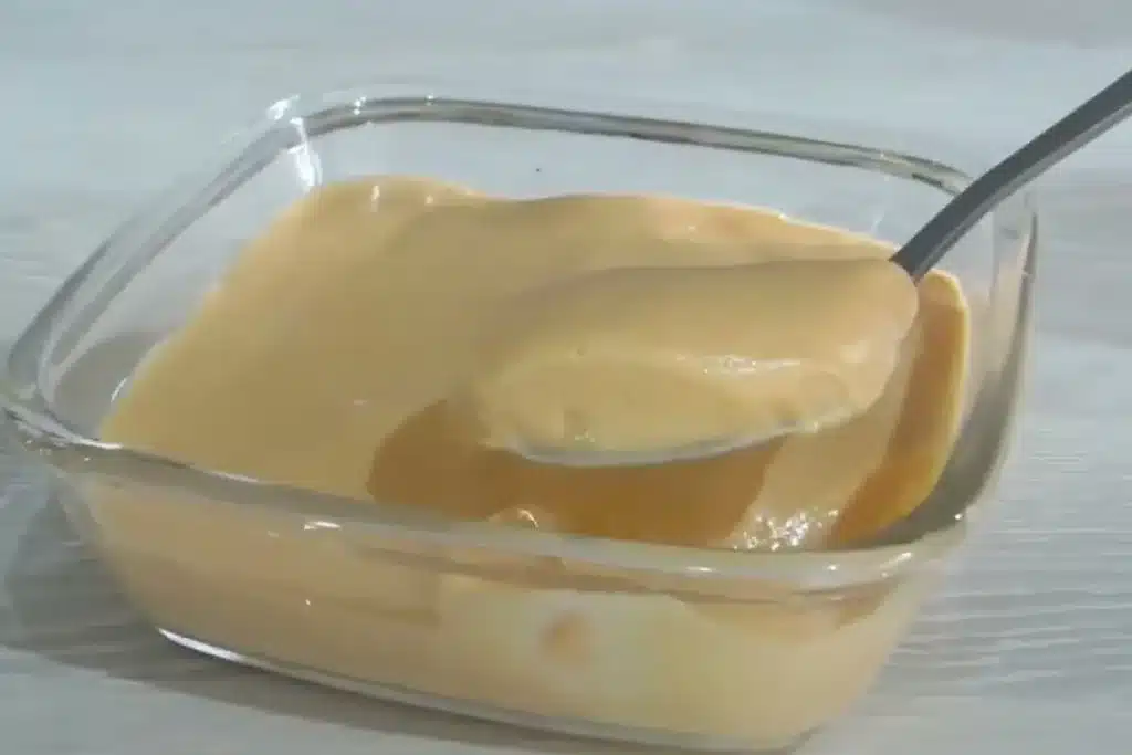 Sobremesa de 3 ingredientes sem leite condensado e sem creme de leite, um doce rápido e gostoso 4 Sobremesa de 3 ingredientes
