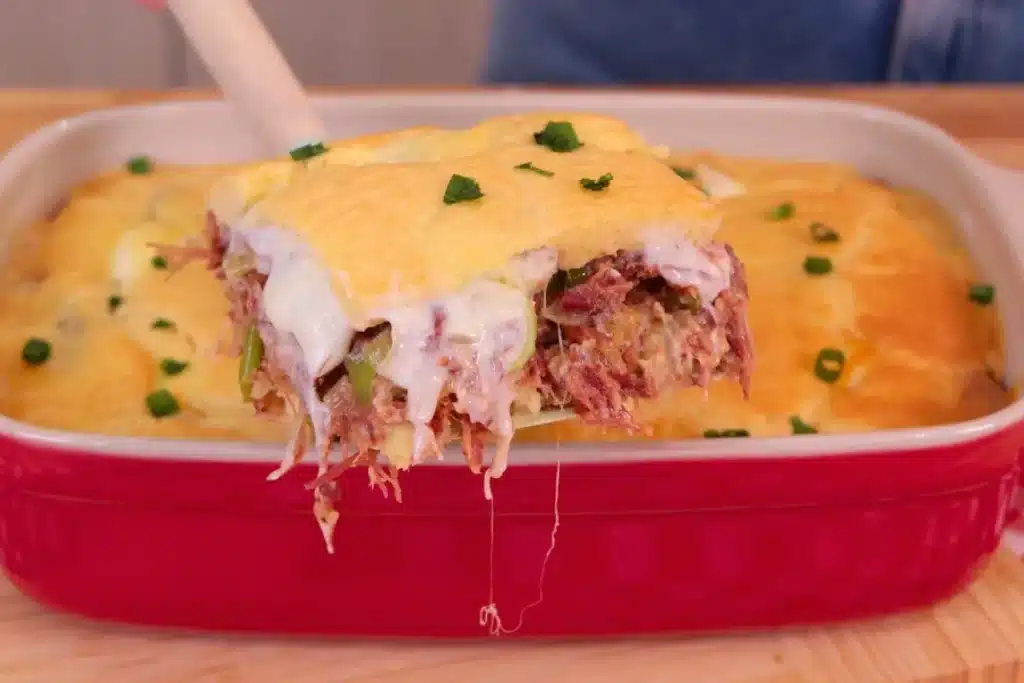 Torta de carne seca preparada no liquidificador com massa super leve e recheio caprichado 4 Torta de carne seca