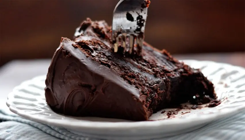 Bolo-Trufado-de-Chocolate-com-Ganache-Cris-Vallias-blog