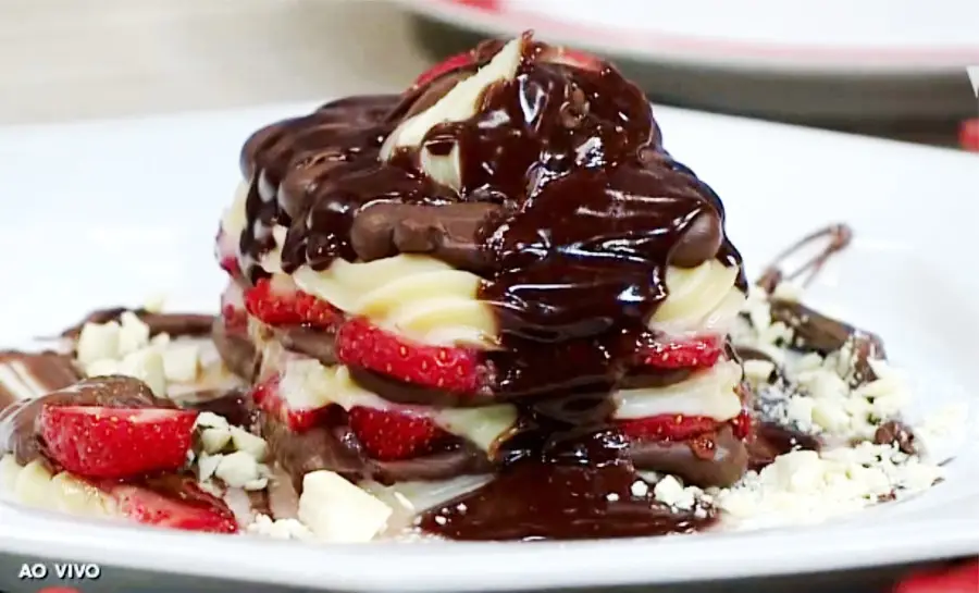Lasanha de Brigadeiro Branco, Morango e Nutella 4 lasanha de chocolate2