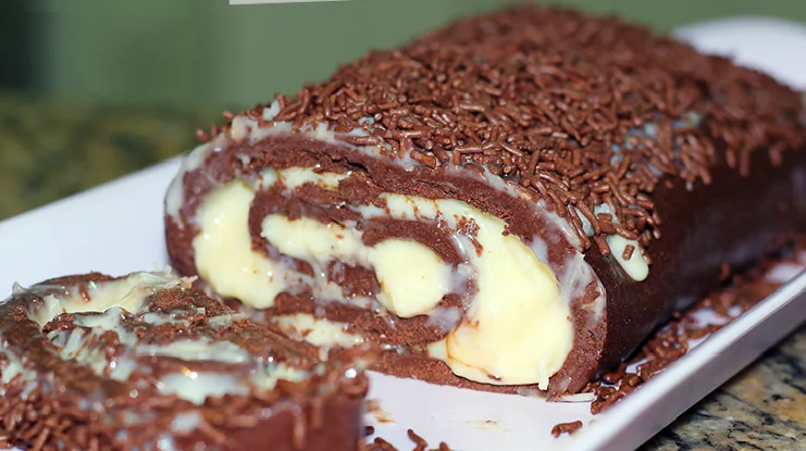 Rocambole de Chocolate com Creme Branco 2 rocambole
