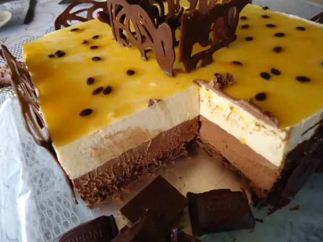 Torta de Chocolate com Maracujá 1 torta mousse de chocolate e maracuja