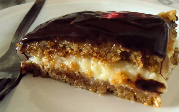 BOLO DE DOCE DE LEITE COM COCO