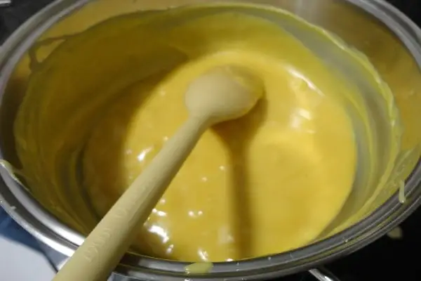 Brigadeiro de Maracujá para Recheio 4 brigadeiro de maracujá para recheio, na panela