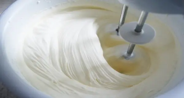 creme de leite fresco, na batedeira