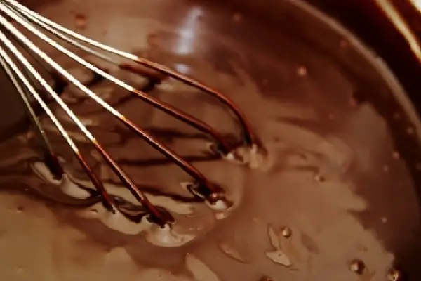 1 Creme Básico, 3 Recheios: Chocolate ao Leite, Meio Amargo e Amargo 1 recheio de chocolate