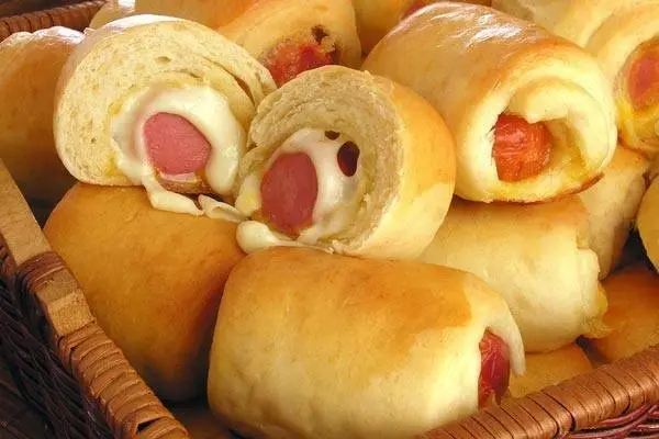 Enroladinho de Salsicha com Queijo 6 enroladinho