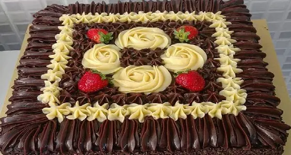 3 Receitas de Ganache em Ponto de Bico (Ao Leite, Meio Amargo e Branco) 1 ganache em ponto de bico