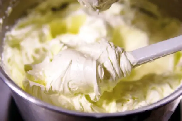 Mousse e Chantilly de Leite Ninho para Bolos 1 Mousse e Chantilly de Leite Ninho para Bolos