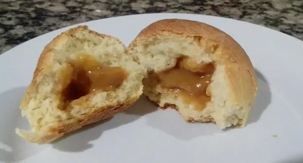 Pãozinho de Leite Condensado Recheado com Doce de Leite 1 pãozinho face2