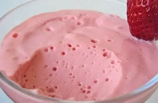 Mousse de Morango de Preguiçoso 4 mousse de morango rápido