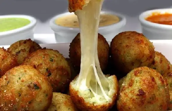 Bolinho de Arroz Assado Recheado com Queijo 3 ba