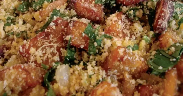 Farofa de Torresmo com salsinha