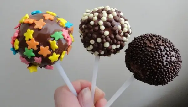 Pirulito de Leite Ninho com Chocolate 1 pi4