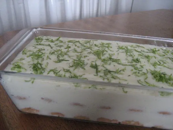 Pavê de Limão com Leite Ninho 1 Pavê de Limão com Leite Ninho, pronto para servir.