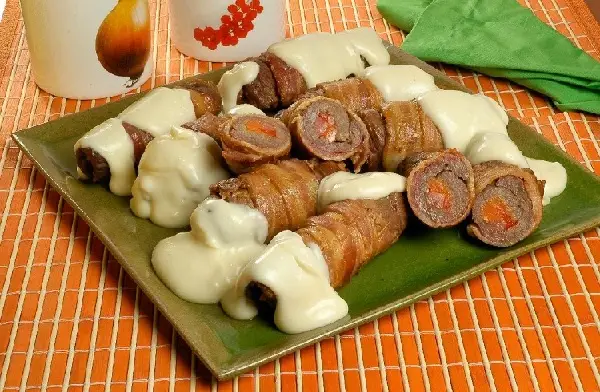 Bife à Rolê com Bacon e Catupiry 1 bife a role com bacon e catupiry