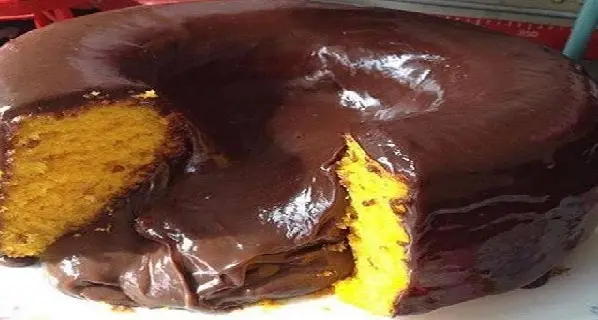 bolo vulcao de cenoura com chocolate1