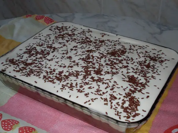 pave de prestigio com bis, pronto para servir