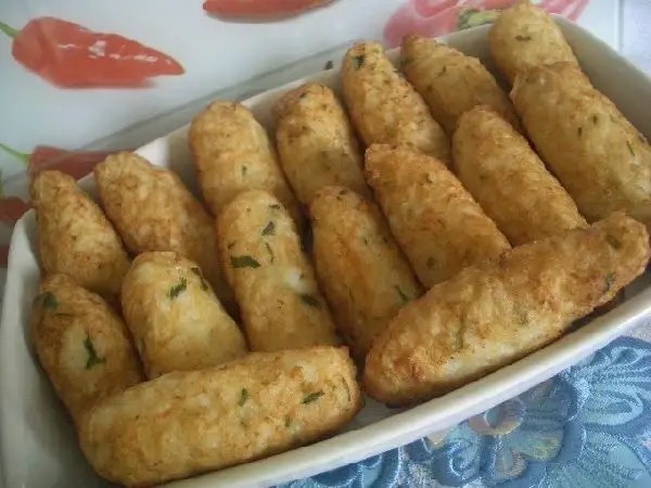 Bolinho de Arroz com Queijo 4 bolinho de arroz com queijo