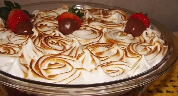 Merengue de Morango Trufado 1 merengue de morango trufado