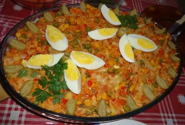 Arroz de Festa Fácil 3 Arroz de festa, decorado com azeitonas e ovos